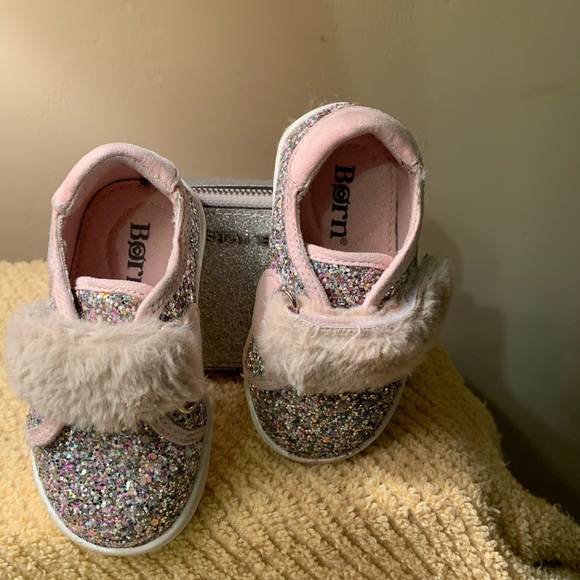 Shoes - Picture 5 of 6